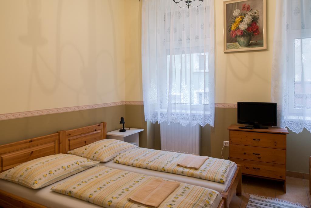 Taverna Panzio Sopron Buitenkant foto
