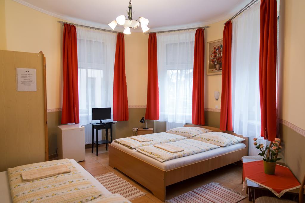 Taverna Panzio Sopron Buitenkant foto