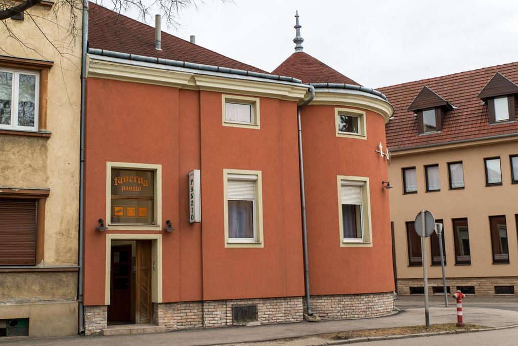 Taverna Panzio Sopron Buitenkant foto
